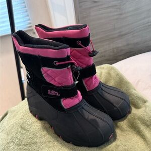 Totes Snow Boots size 4 Big Girls